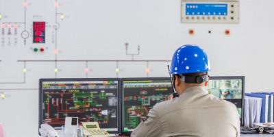 workers-control-room_1359-316